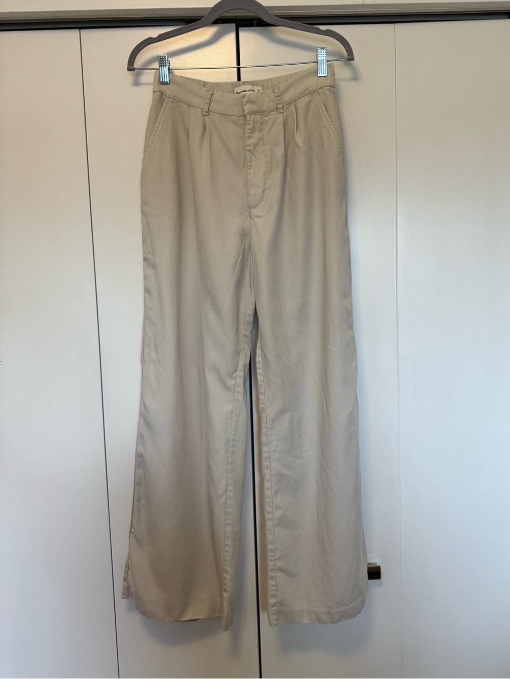 Abercrombie & Fitch Wide Leg, High Rise pants Beige Size Small